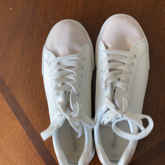 Nautical gym shoes, barely worn. Size 8 1/2 - Picture 2 of 3